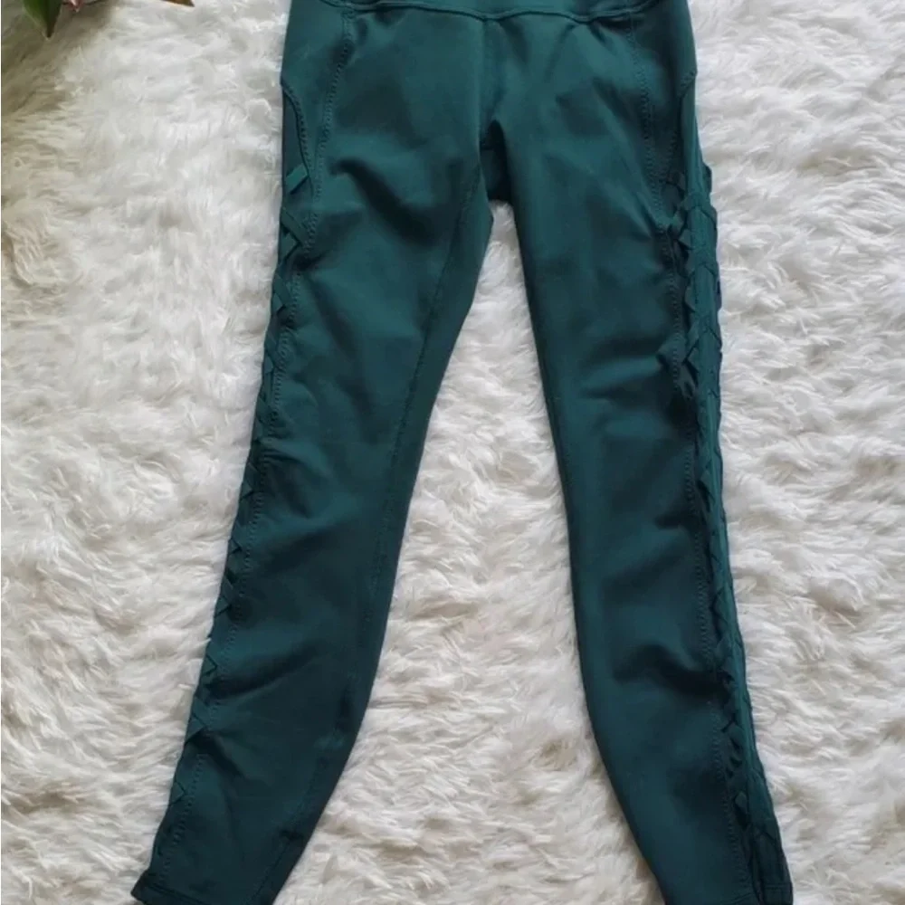 Lululemon Essential Rhythm Pant sz 6 - Picture 3 of 6